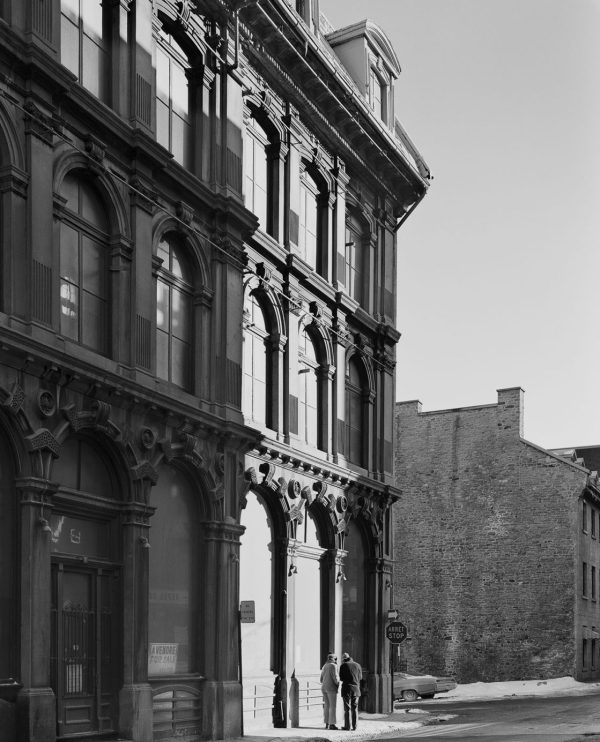 Anciens bâtiments dans une rue du Vieux-Montréal.