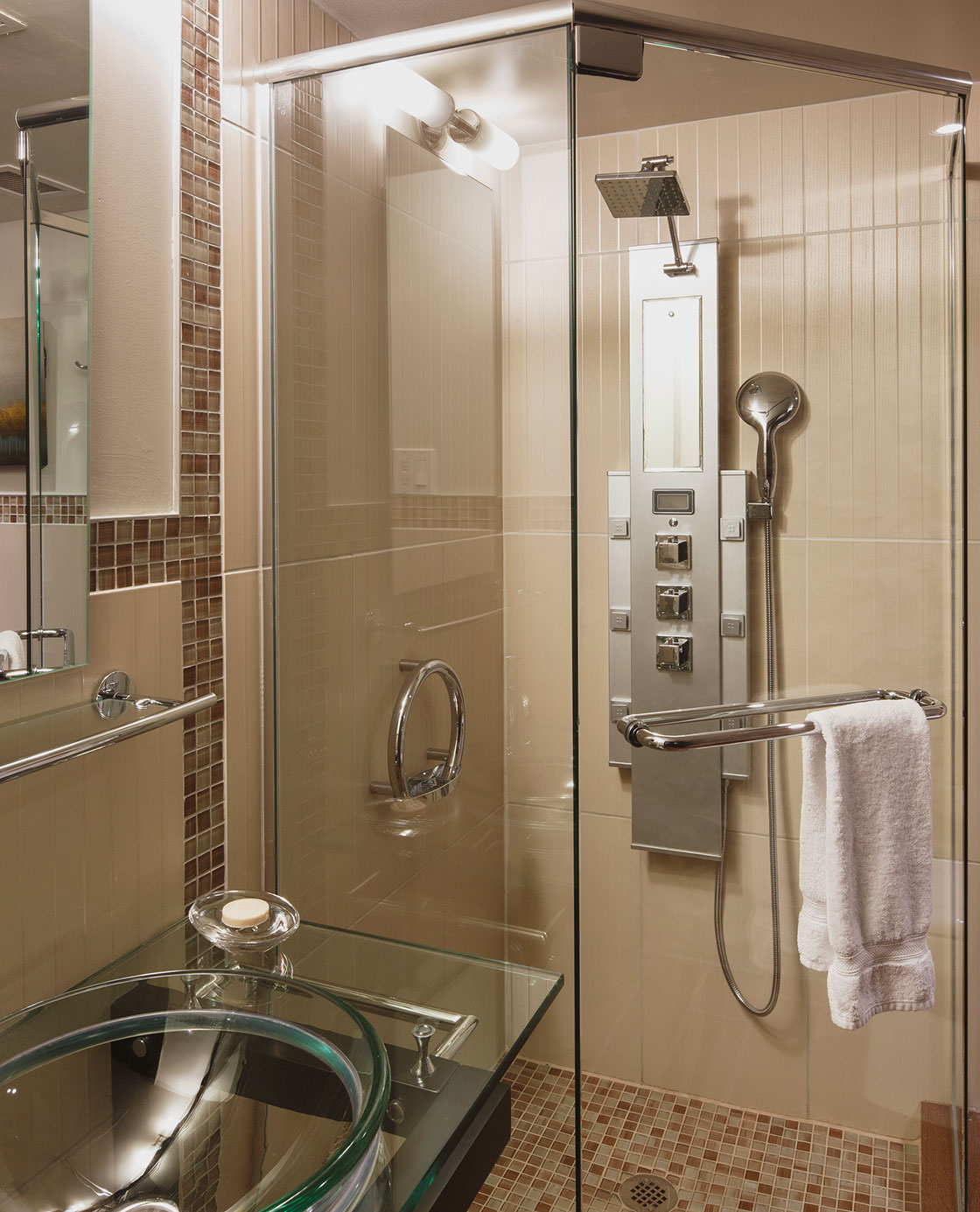 Bathroom in one of the rooms of Le Petit Hôtel.